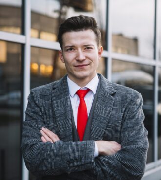 A white ceramic reed diffuser on a wooden table, adding a fresh scent to a professionally cleaned room